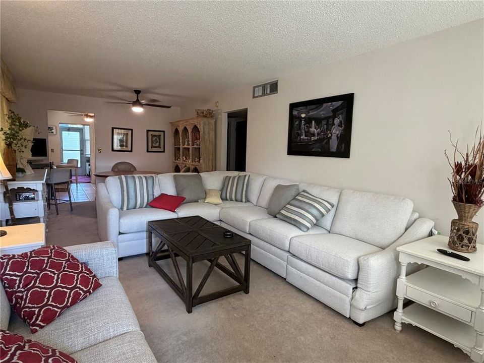 For Sale: $190,000 (2 beds, 2 baths, 1029 Square Feet)