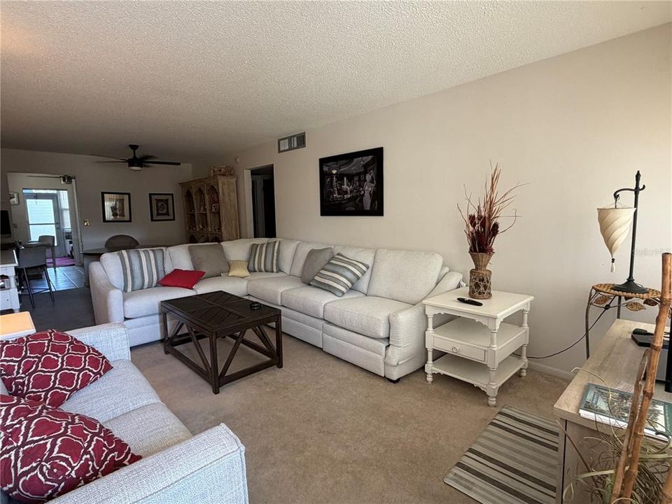 For Sale: $190,000 (2 beds, 2 baths, 1029 Square Feet)