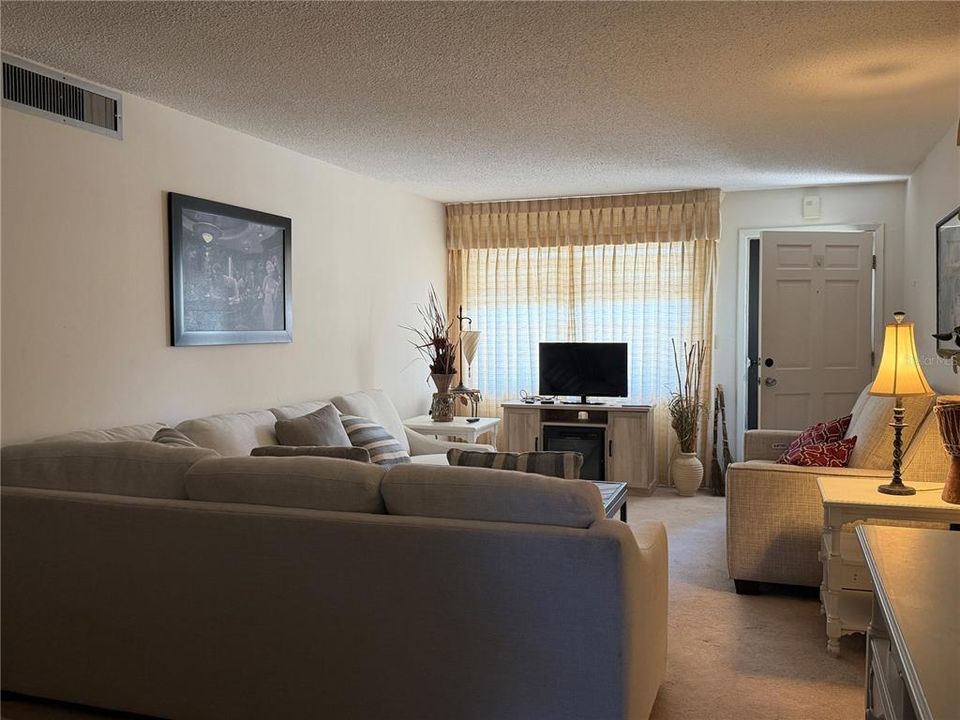 For Sale: $190,000 (2 beds, 2 baths, 1029 Square Feet)