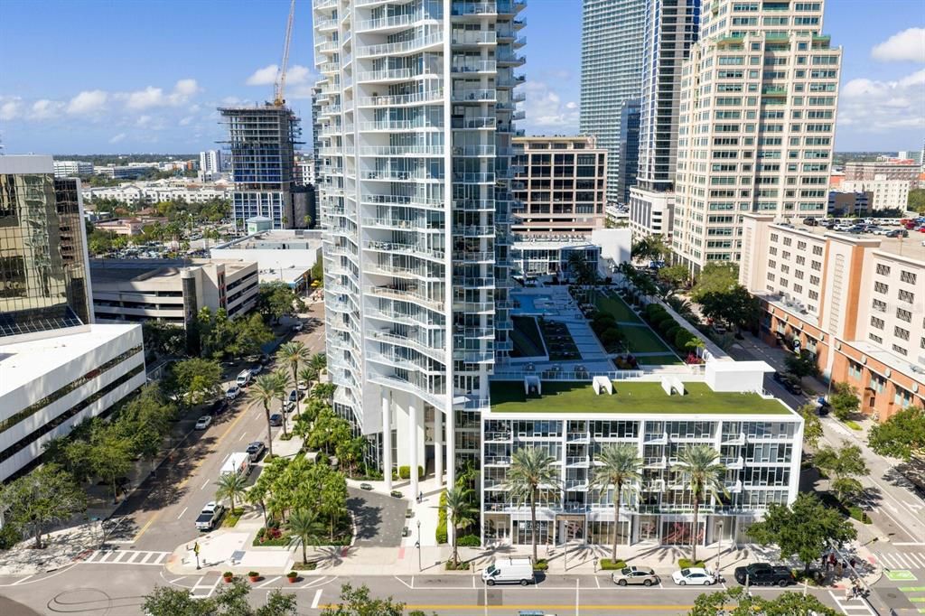 For Sale: $1,295,000 (2 beds, 2 baths, 1442 Square Feet)