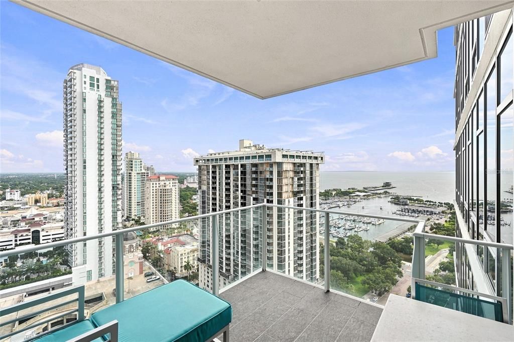 For Sale: $1,295,000 (2 beds, 2 baths, 1442 Square Feet)