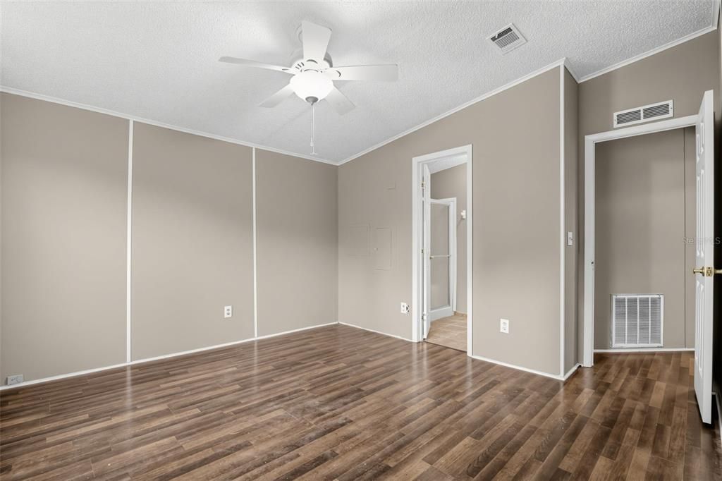 For Sale: $209,000 (2 beds, 2 baths, 1342 Square Feet)