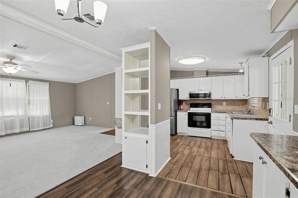 For Sale: $209,000 (2 beds, 2 baths, 1342 Square Feet)