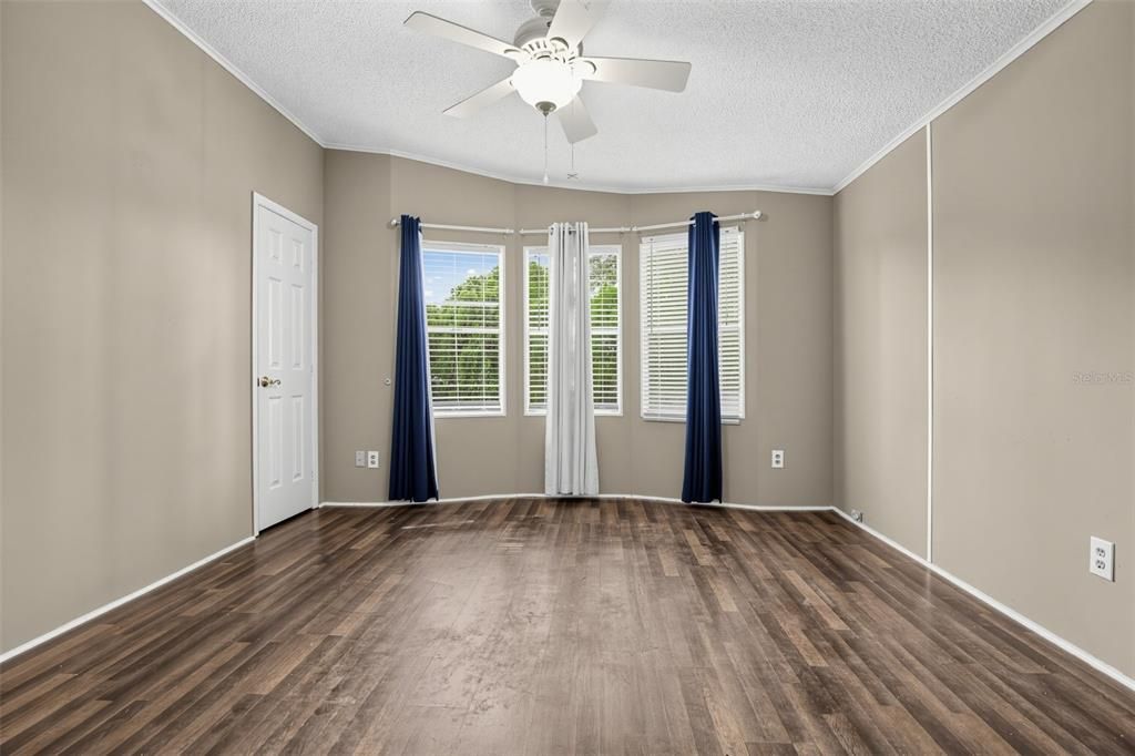 For Sale: $209,000 (2 beds, 2 baths, 1342 Square Feet)