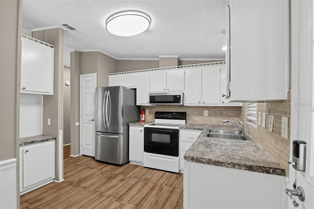 For Sale: $209,000 (2 beds, 2 baths, 1342 Square Feet)