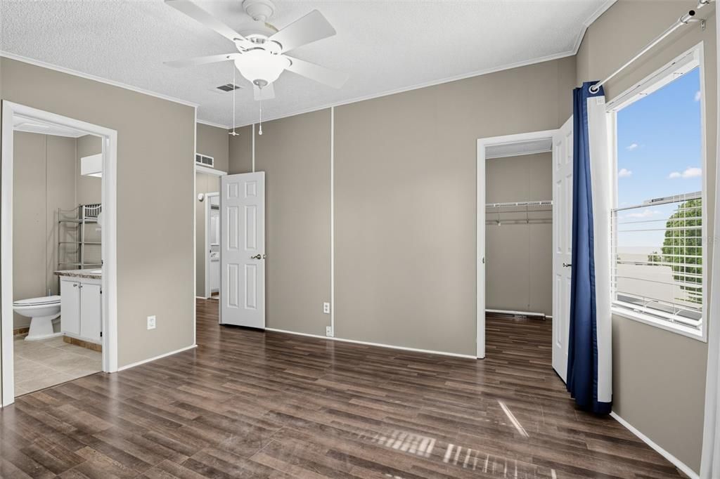 For Sale: $209,000 (2 beds, 2 baths, 1342 Square Feet)