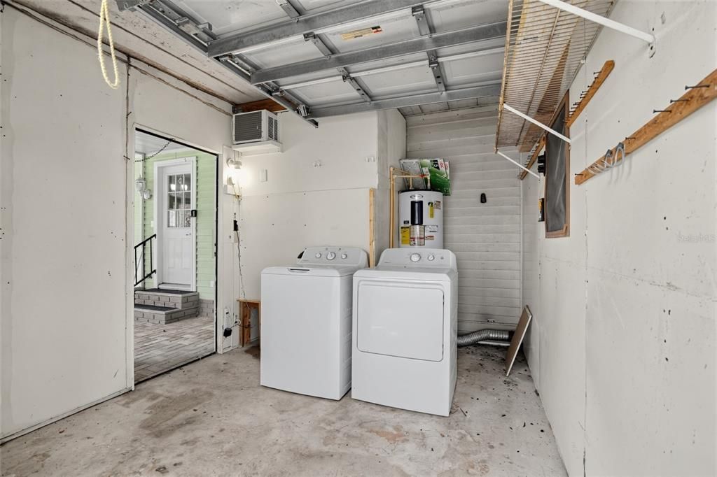 For Sale: $209,000 (2 beds, 2 baths, 1342 Square Feet)