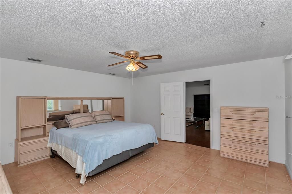 En Venta: $227,000 (3 camas, 2 baños, 2073 Pies cuadrados)