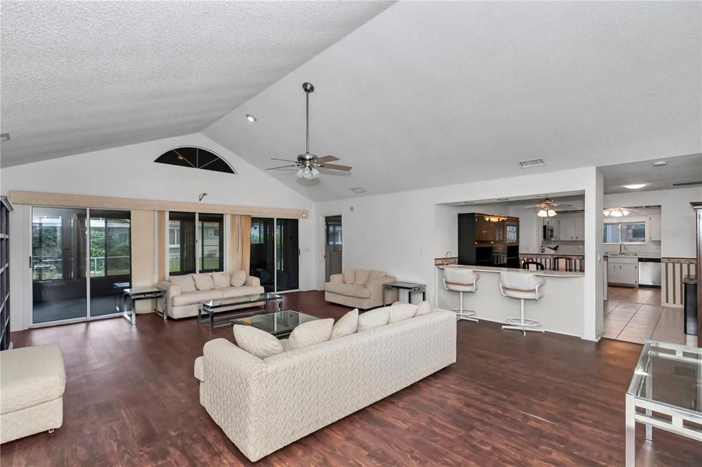 En Venta: $227,000 (3 camas, 2 baños, 2073 Pies cuadrados)