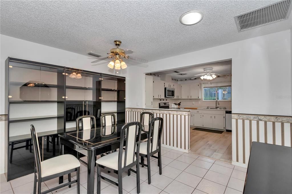 En Venta: $227,000 (3 camas, 2 baños, 2073 Pies cuadrados)