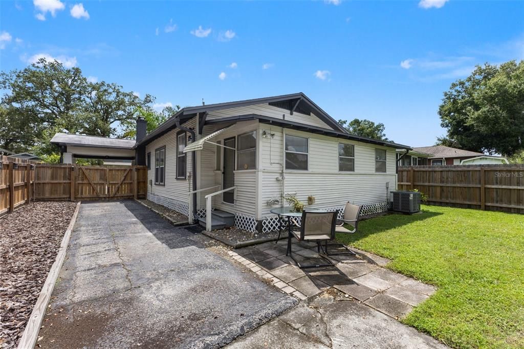For Sale: $425,000 (2 beds, 2 baths, 1128 Square Feet)