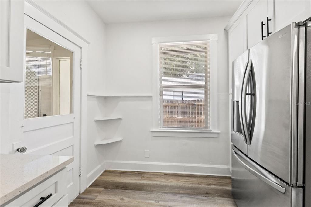 For Sale: $425,000 (2 beds, 2 baths, 1128 Square Feet)