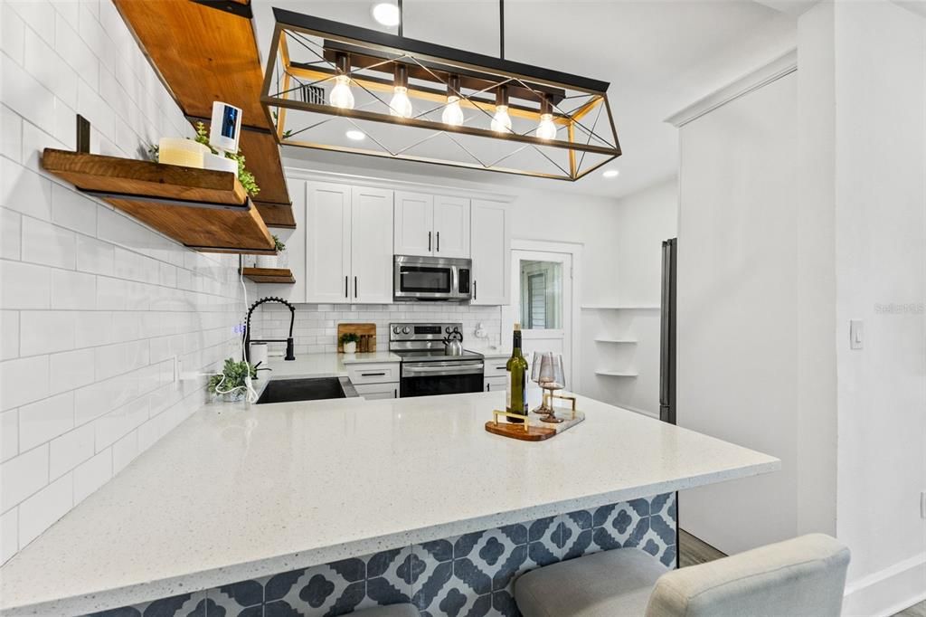 For Sale: $425,000 (2 beds, 2 baths, 1128 Square Feet)