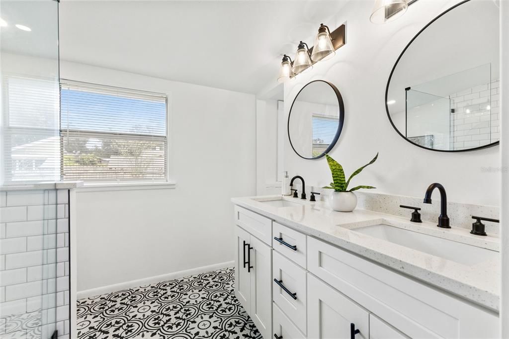 For Sale: $425,000 (2 beds, 2 baths, 1128 Square Feet)