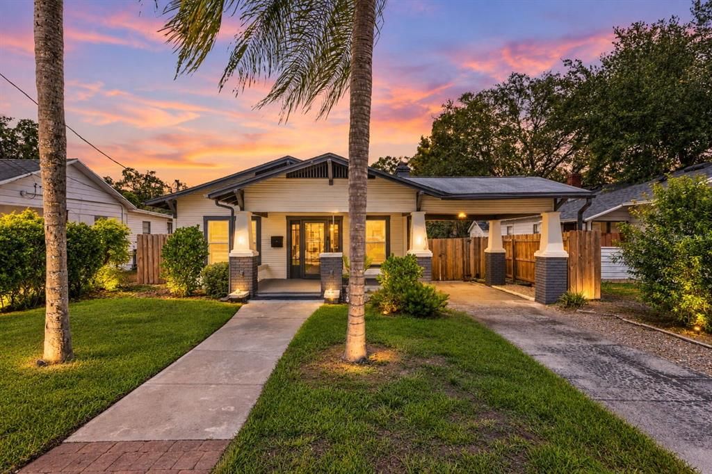 For Sale: $425,000 (2 beds, 2 baths, 1128 Square Feet)