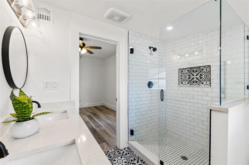 For Sale: $425,000 (2 beds, 2 baths, 1128 Square Feet)