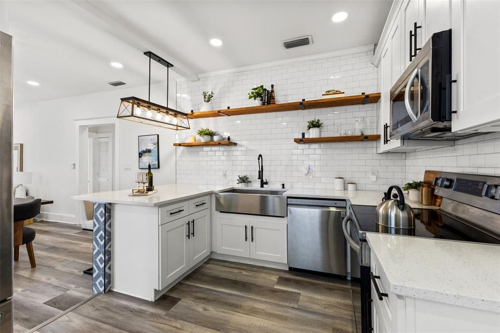 For Sale: $425,000 (2 beds, 2 baths, 1128 Square Feet)