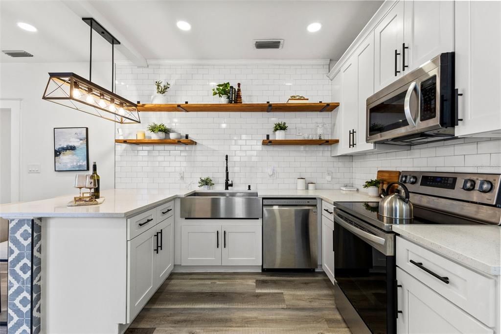 For Sale: $425,000 (2 beds, 2 baths, 1128 Square Feet)