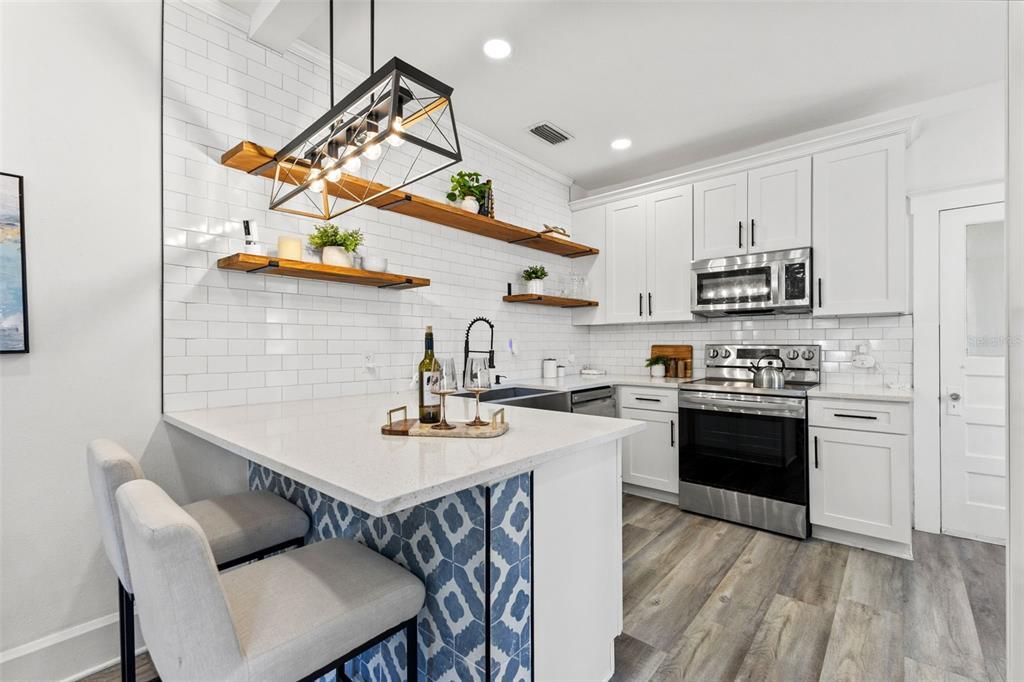 For Sale: $425,000 (2 beds, 2 baths, 1128 Square Feet)