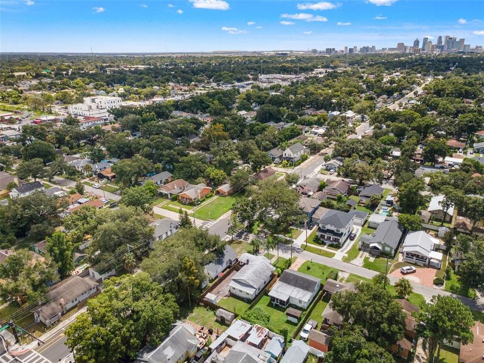 For Sale: $425,000 (2 beds, 2 baths, 1128 Square Feet)
