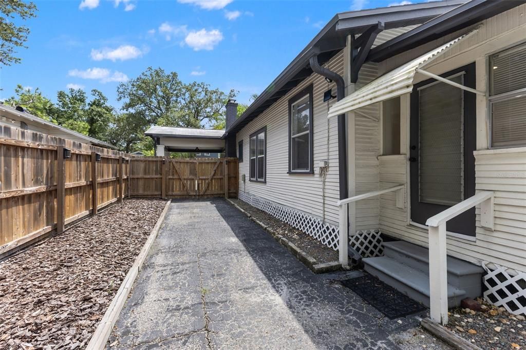 For Sale: $425,000 (2 beds, 2 baths, 1128 Square Feet)