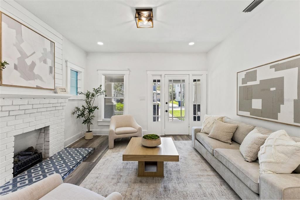 For Sale: $425,000 (2 beds, 2 baths, 1128 Square Feet)