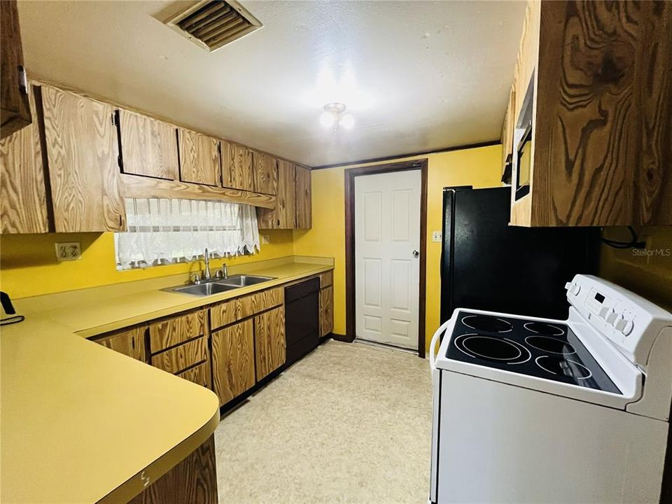 На продажу: $199,000 (3 спален, 1 ванн, 912 Квадратных фут)