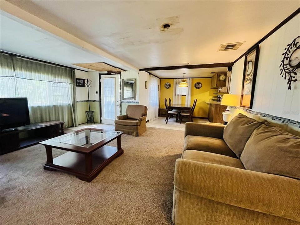 На продажу: $199,000 (3 спален, 1 ванн, 912 Квадратных фут)