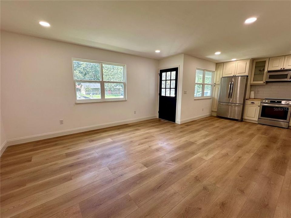 For Sale: $219,000 (3 beds, 2 baths, 1052 Square Feet)