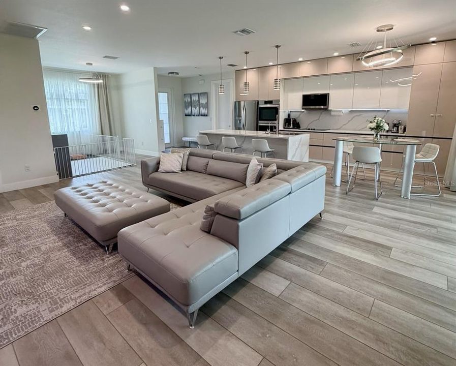 For Sale: $595,000 (3 beds, 2 baths, 1900 Square Feet)