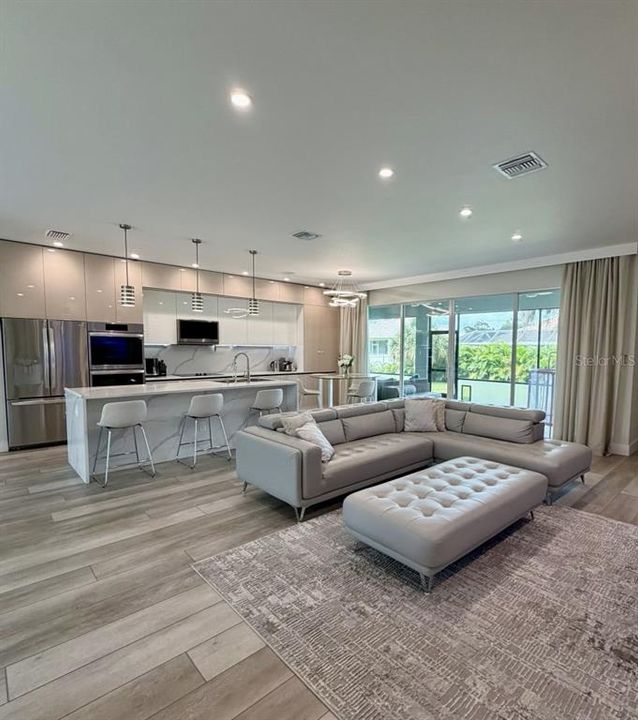 For Sale: $595,000 (3 beds, 2 baths, 1900 Square Feet)