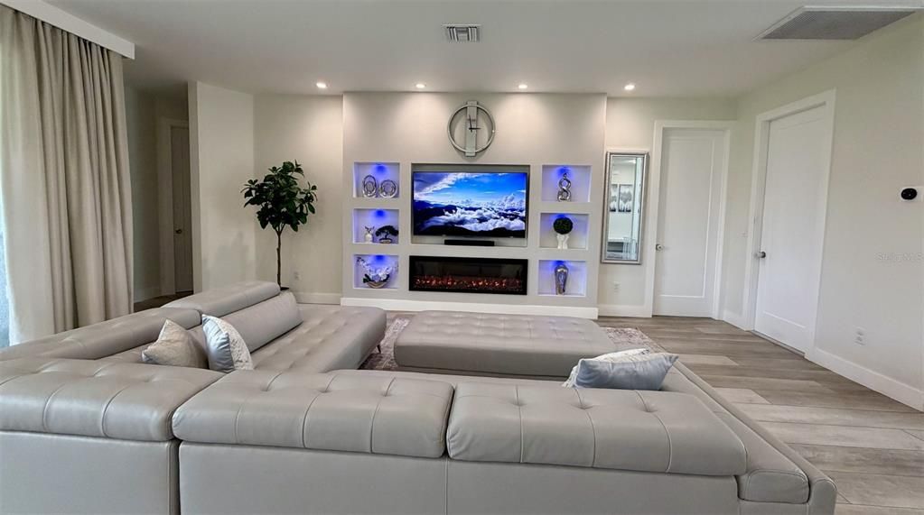 For Sale: $595,000 (3 beds, 2 baths, 1900 Square Feet)