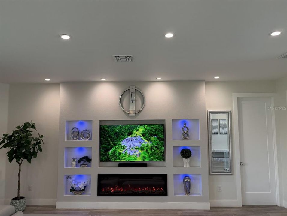 For Sale: $595,000 (3 beds, 2 baths, 1900 Square Feet)