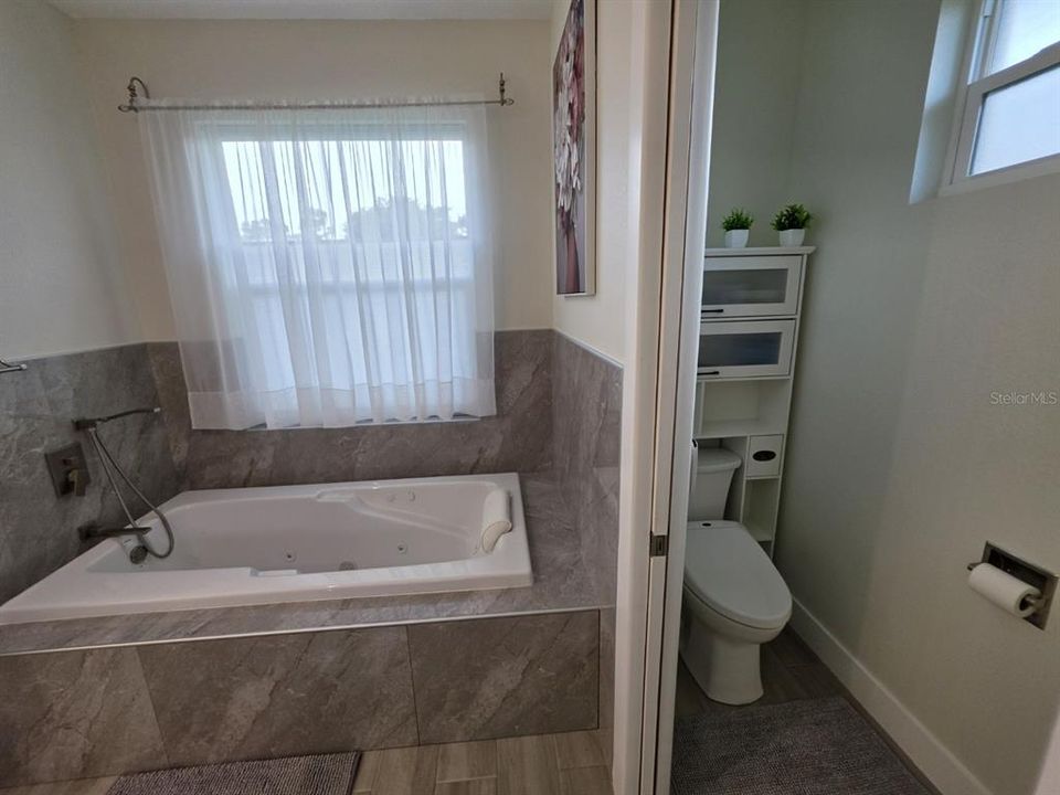 For Sale: $595,000 (3 beds, 2 baths, 1900 Square Feet)