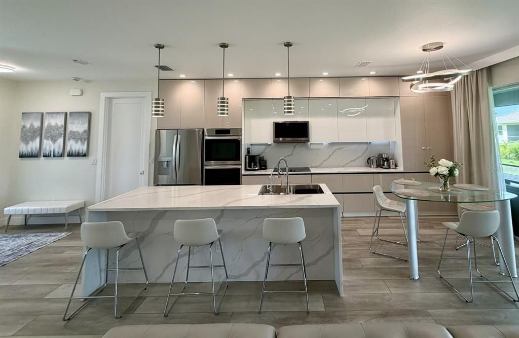 For Sale: $595,000 (3 beds, 2 baths, 1900 Square Feet)