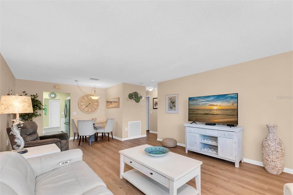 For Rent: $2,300 (2 beds, 2 baths, 1120 Square Feet)