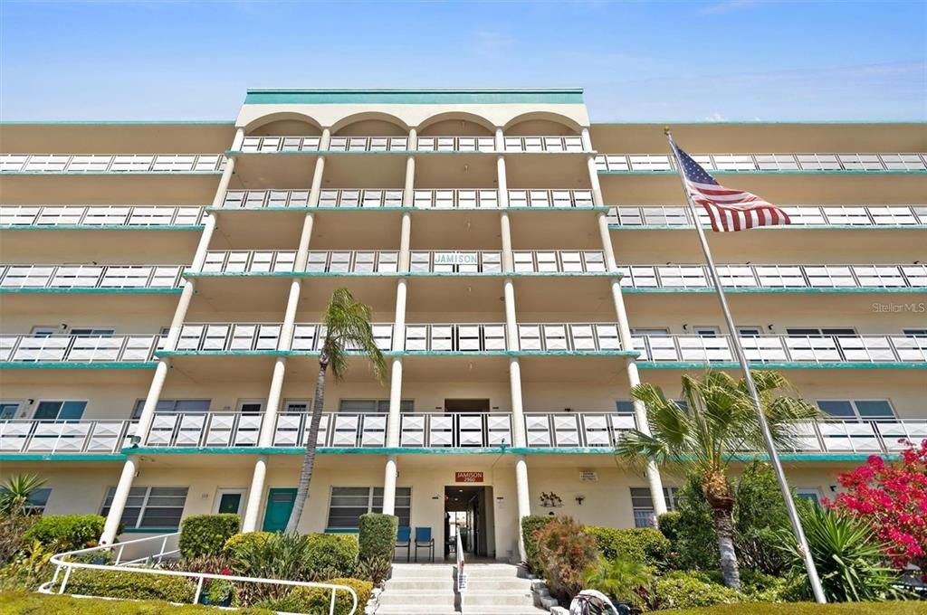 For Rent: $2,300 (2 beds, 2 baths, 1120 Square Feet)