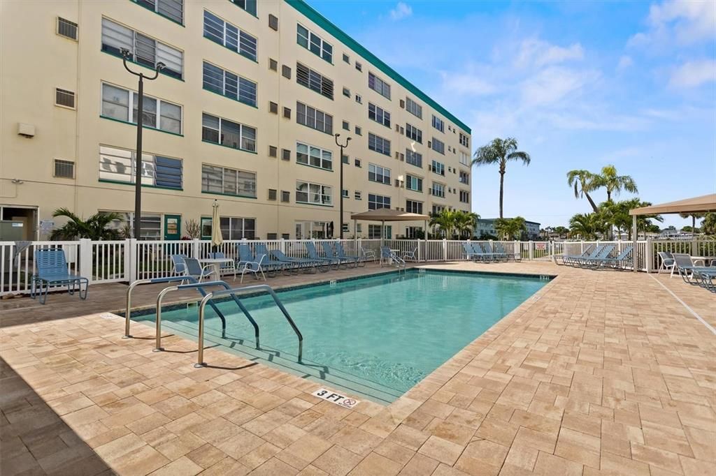 For Rent: $2,300 (2 beds, 2 baths, 1120 Square Feet)