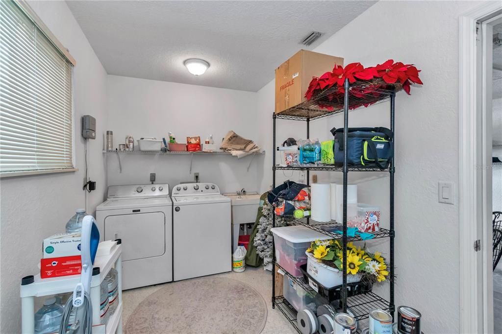На продажу: $224,900 (3 спален, 2 ванн, 1737 Квадратных фут)