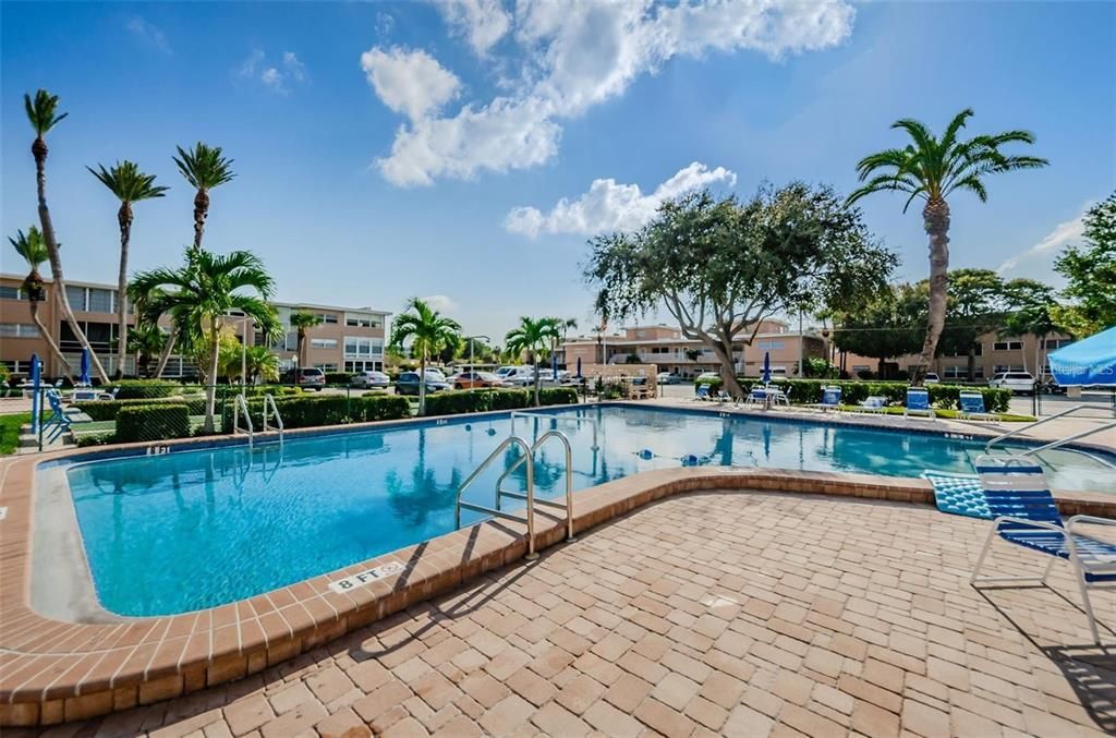 For Sale: $274,900 (1 beds, 1 baths, 950 Square Feet)