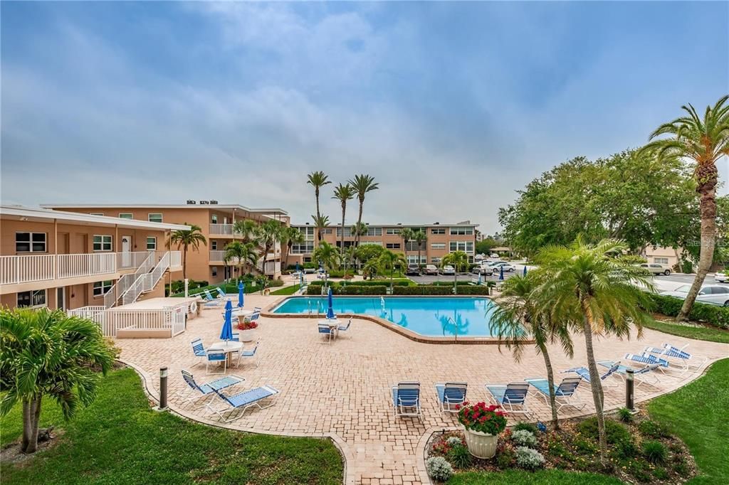 For Sale: $274,900 (1 beds, 1 baths, 950 Square Feet)