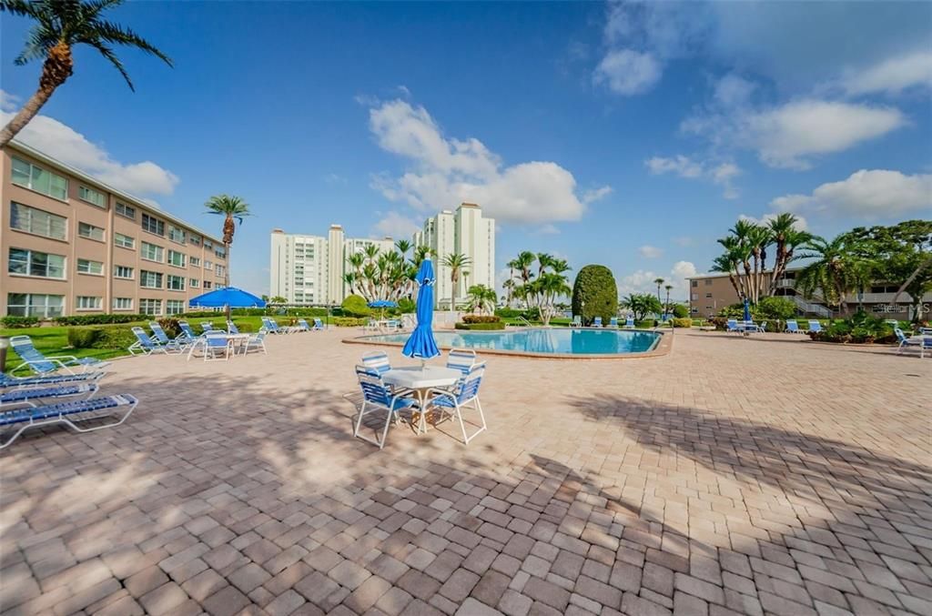 For Sale: $274,900 (1 beds, 1 baths, 950 Square Feet)
