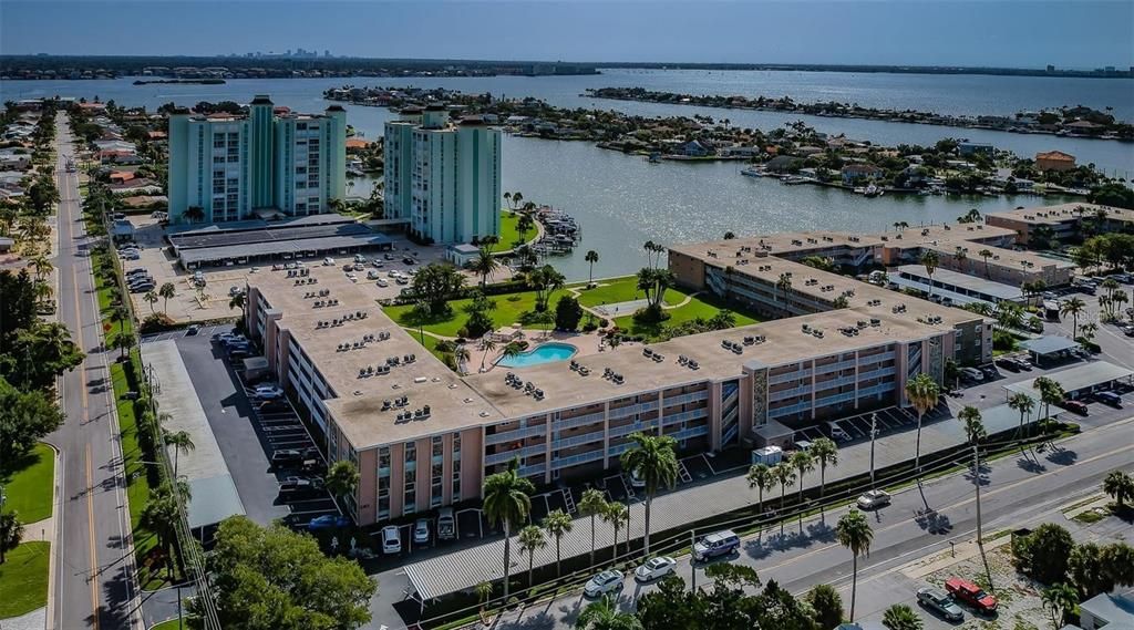 For Sale: $274,900 (1 beds, 1 baths, 950 Square Feet)