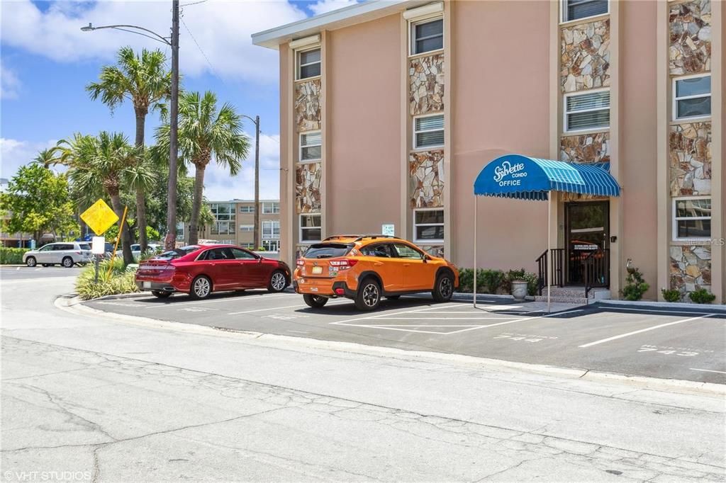 For Sale: $274,900 (1 beds, 1 baths, 950 Square Feet)