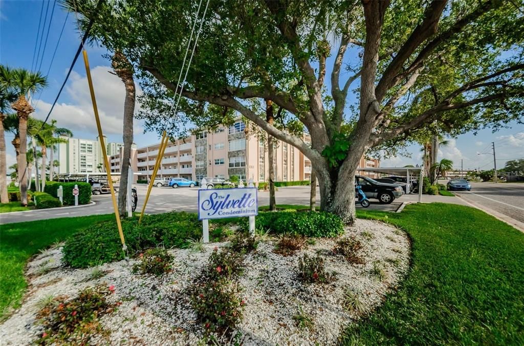 For Sale: $274,900 (1 beds, 1 baths, 950 Square Feet)