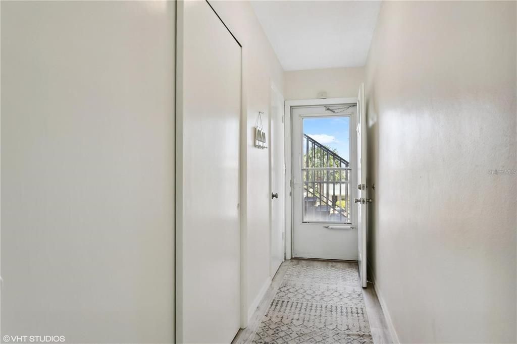 For Sale: $274,900 (1 beds, 1 baths, 950 Square Feet)