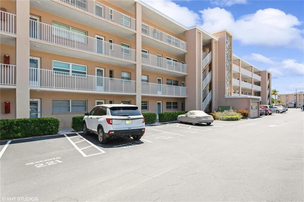 For Sale: $274,900 (1 beds, 1 baths, 950 Square Feet)