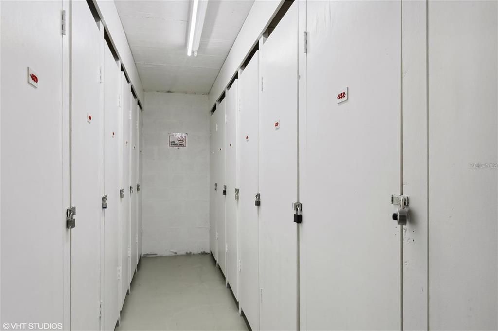 For Sale: $274,900 (1 beds, 1 baths, 950 Square Feet)