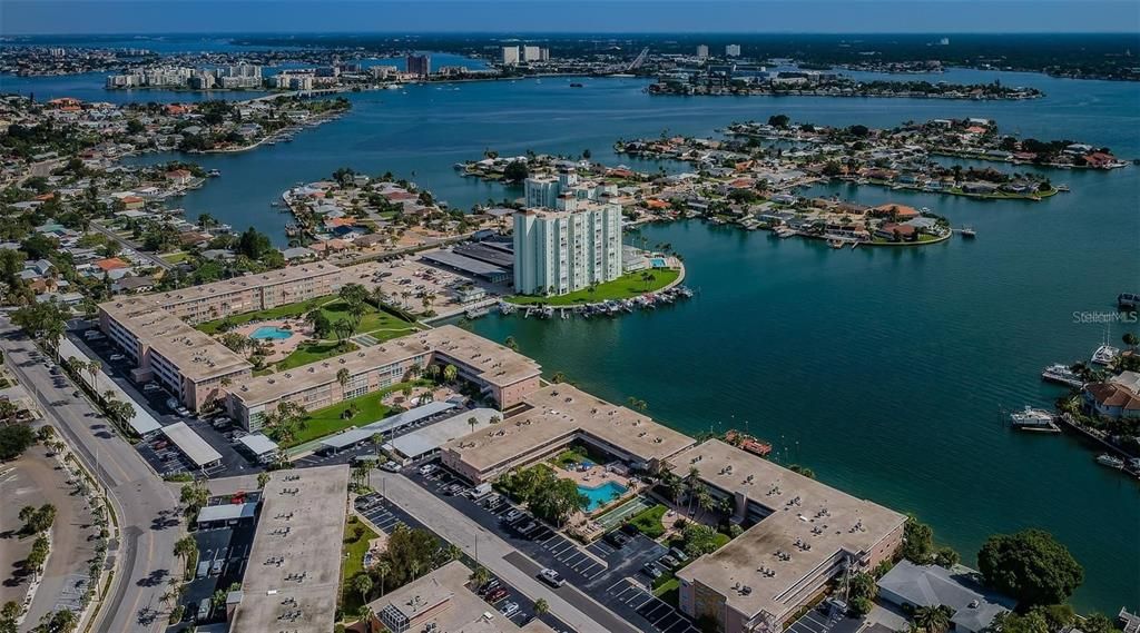 For Sale: $274,900 (1 beds, 1 baths, 950 Square Feet)