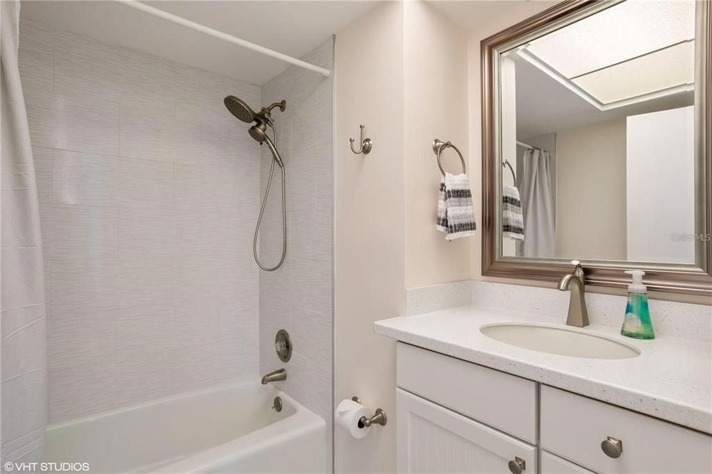 For Sale: $274,900 (1 beds, 1 baths, 950 Square Feet)